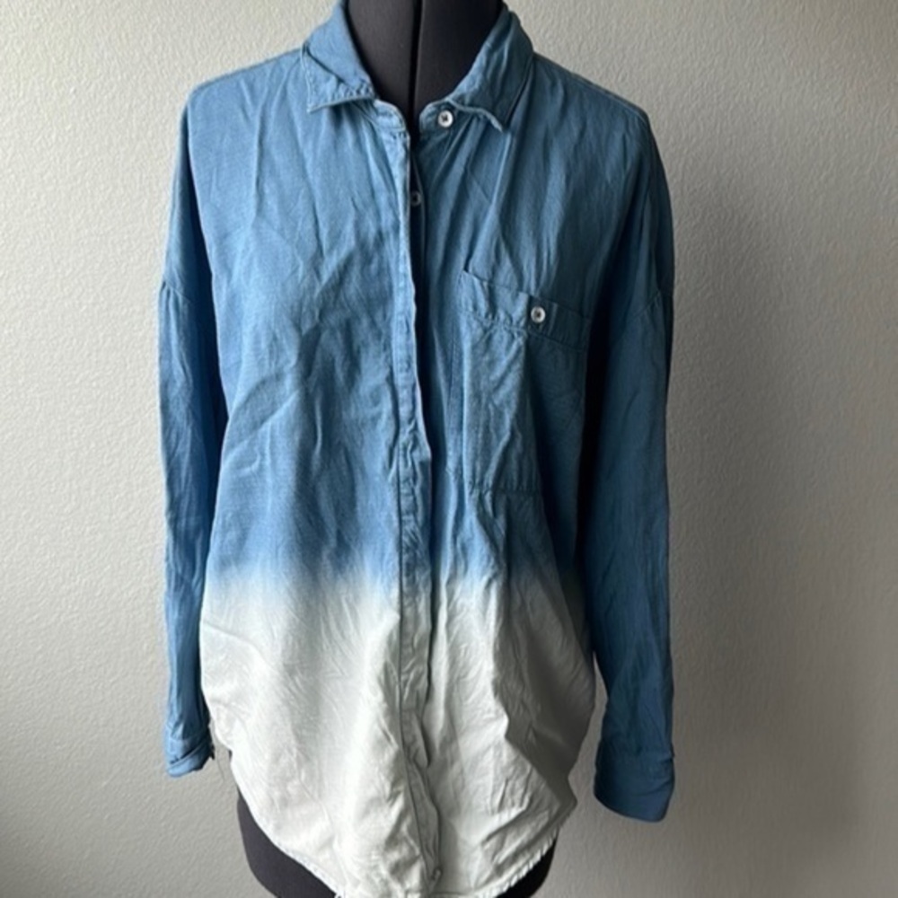 Splendid top button down shirt, ombre, blue white size, medium